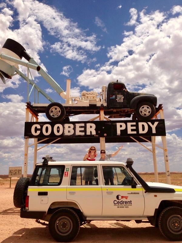 Merry-Lerner-poses-in-Coober-Pedy-in-the-Australian-Outback