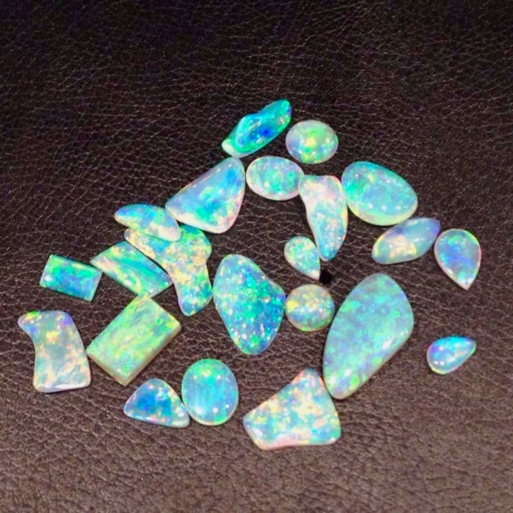 Opals-from-the-local-mines-in-Coober-Pedy-Australian-Outback