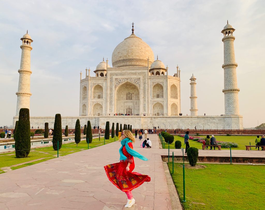 Merry-Spinning-in-front-of-the-Taj-Mahal