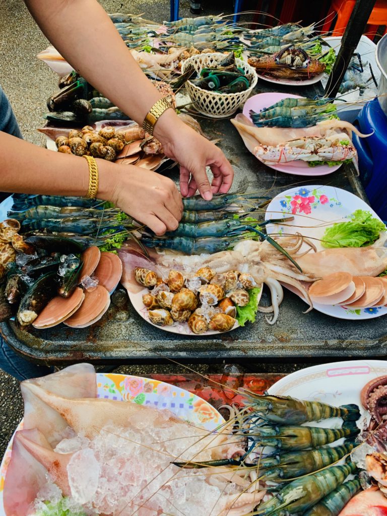 best-restaurants-in-chiang-mai-chang-puak-market-1