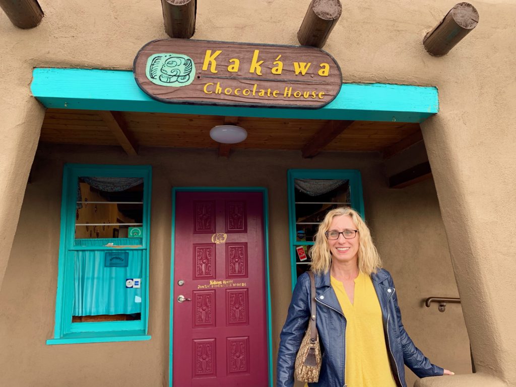 Best-Places-to-eat-in-Santa-Fe-merry-in-front-of-kakawa-chocolate