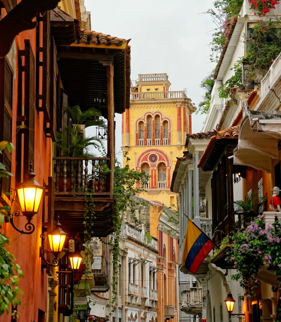 cartagena-travel-guide-colonial-buildings-in-the-old-city