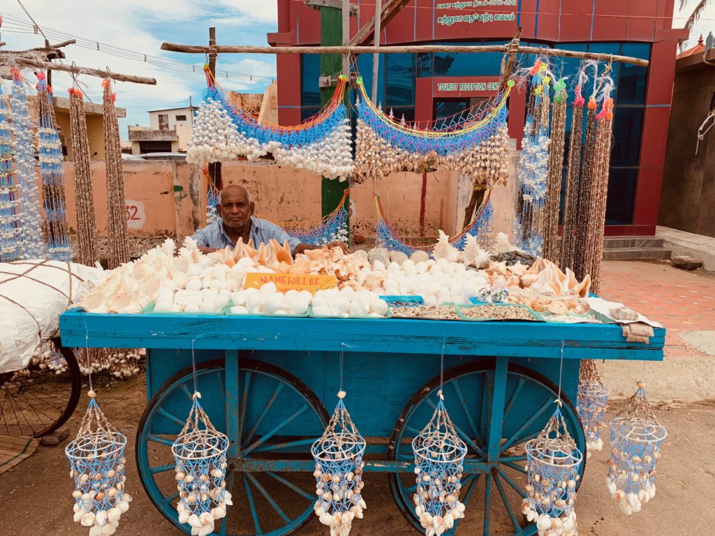 kanyakumari-india-seashell-vendor