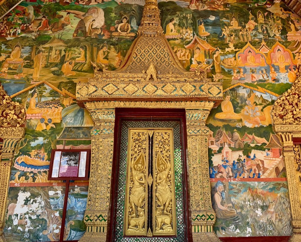 mural-at-Wat-Xieng-Mouane-temple-in-luang-prabang