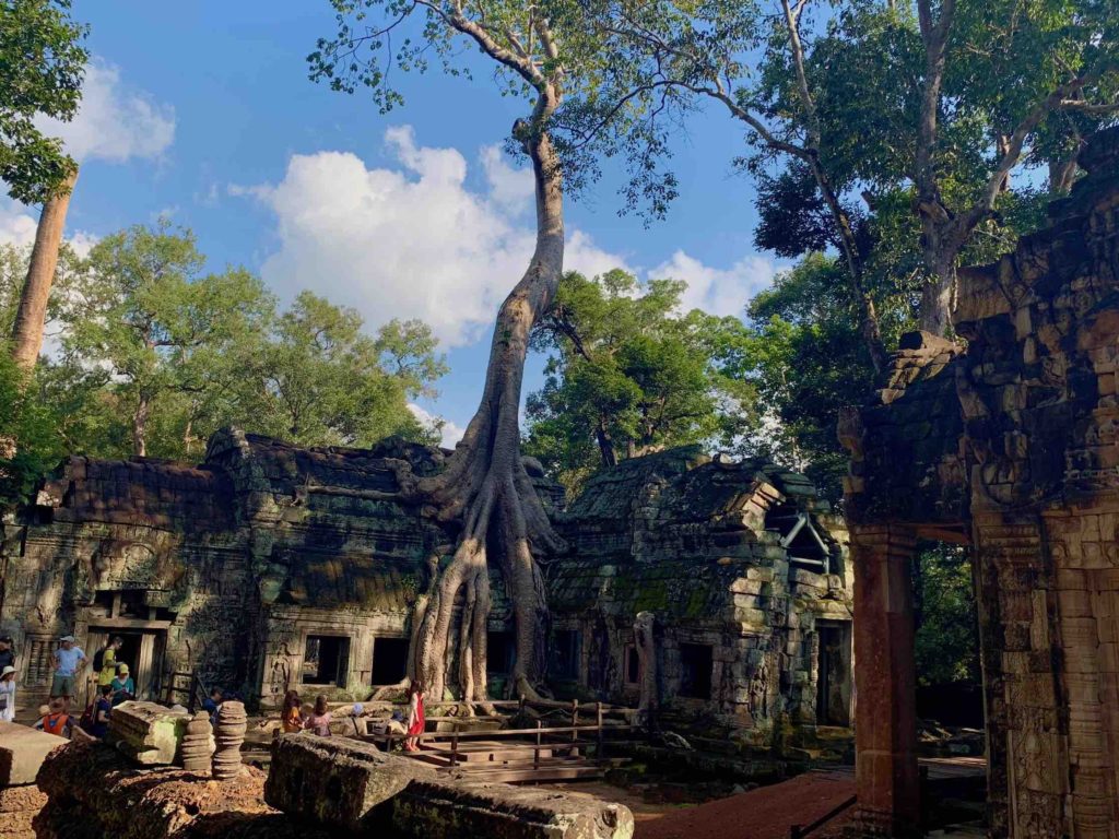 things-to-do-in-siem-reap-check-out-ta-phrom-tomb-raiders-temple