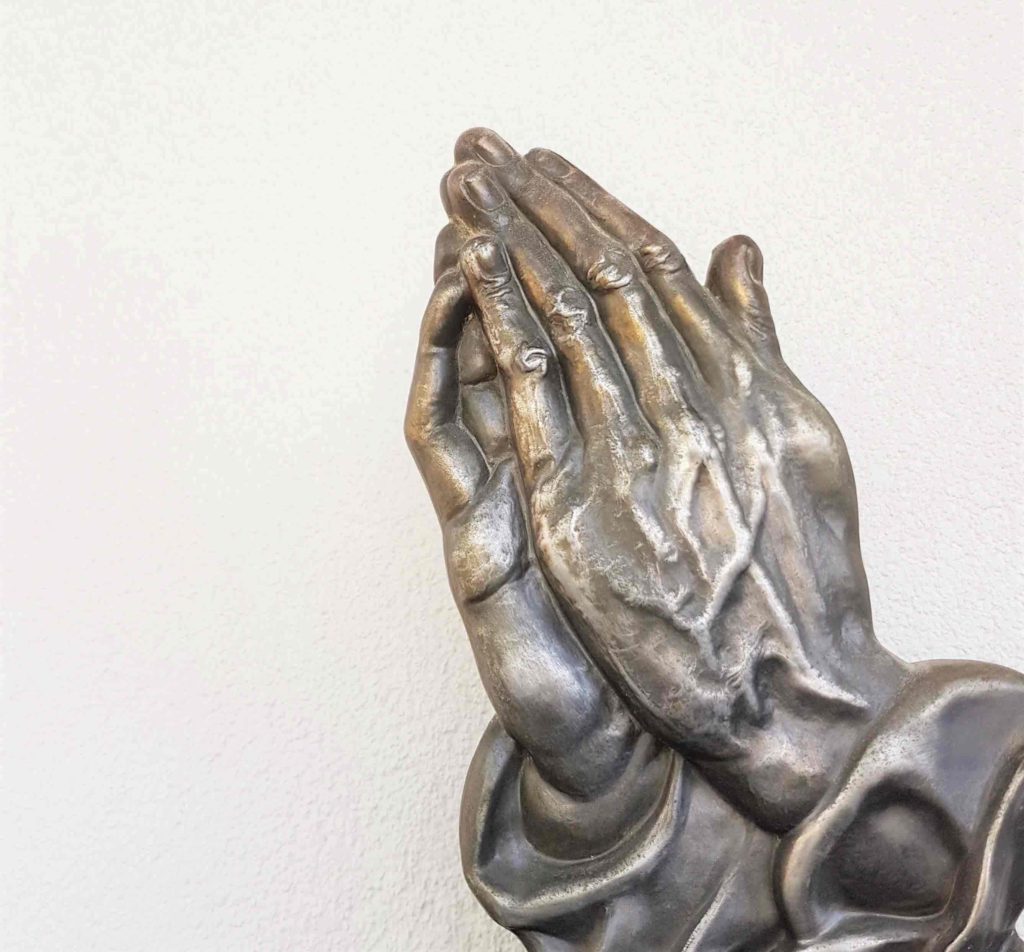 coronavirus-outbreak-praying-hands