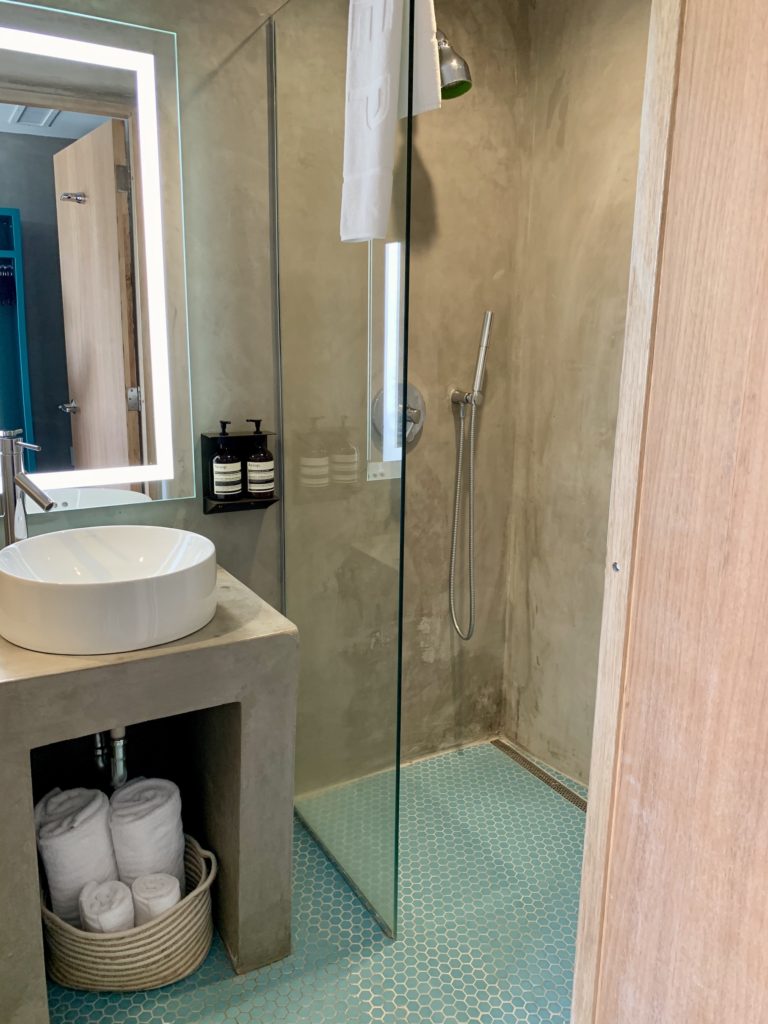 hotel-review-el-blok-vieques-bathroom