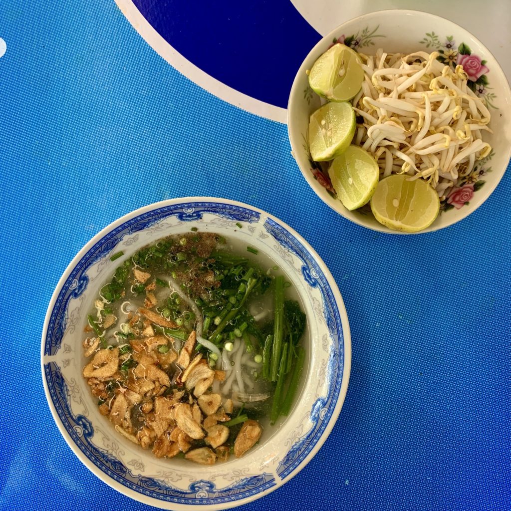 best-restaurants-in-luang-prabang-noodle-soup-xieng-thong-noodle-shop