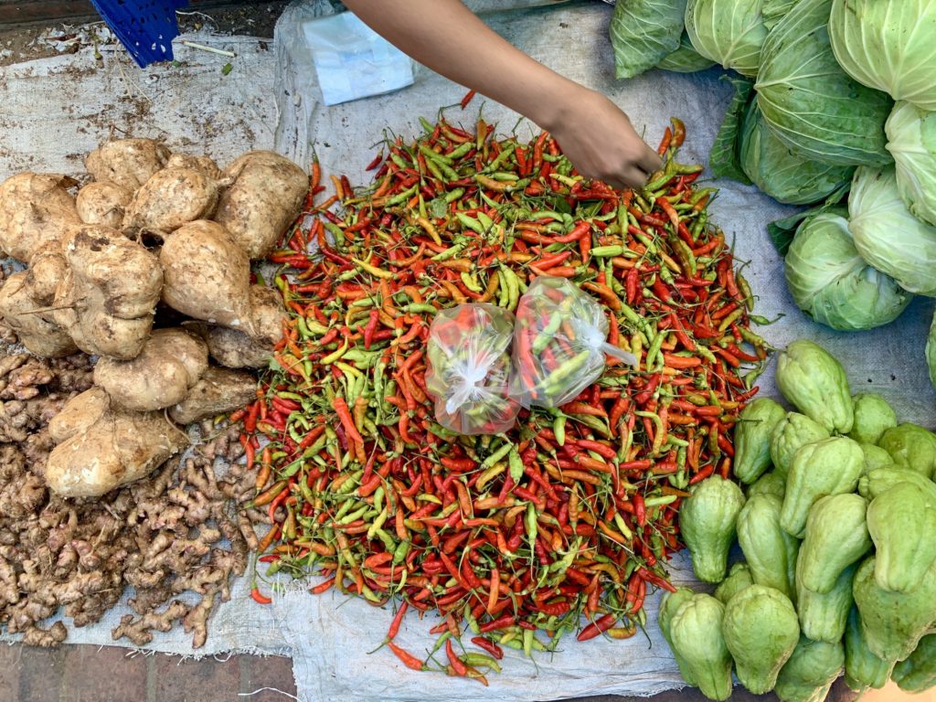colorful-peppers-vegetable-market-luang-prabang-laos