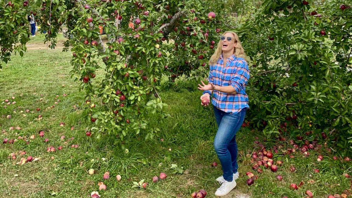 merry-juggling-apples-harvest-moon-orchard