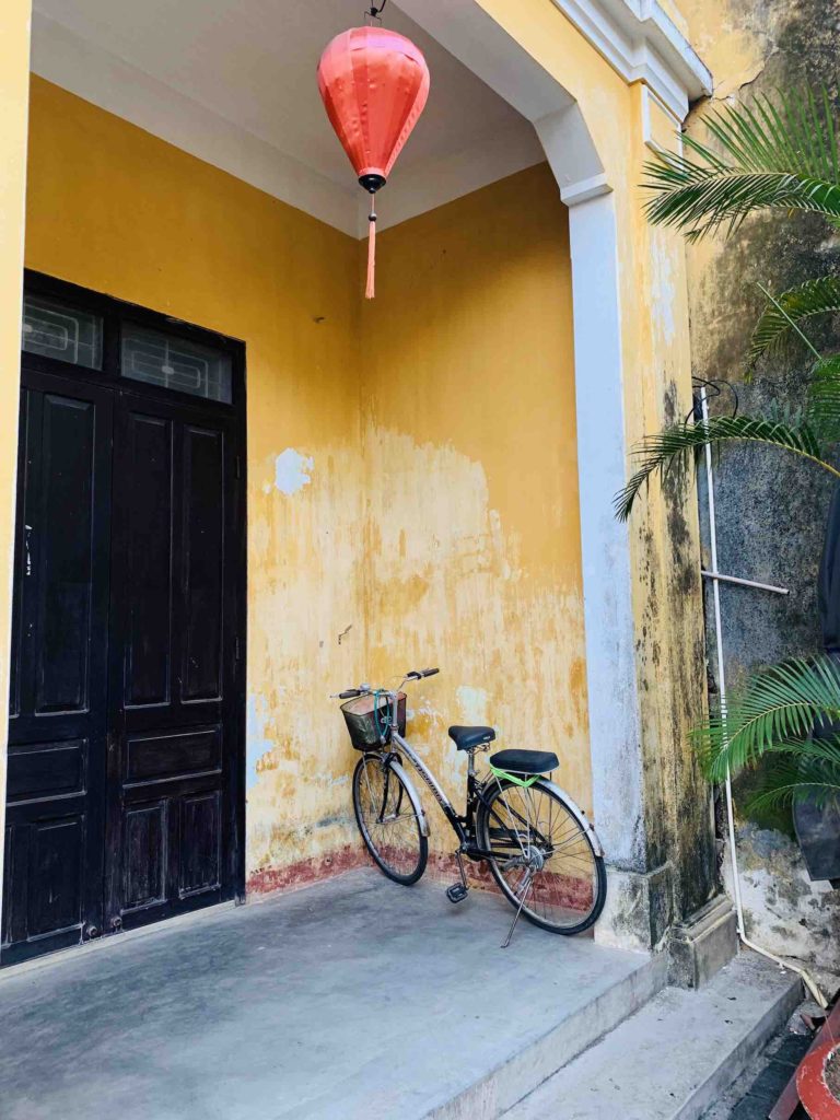 yellow-building-and-parked-bicycle-hoi-an-vietnam
