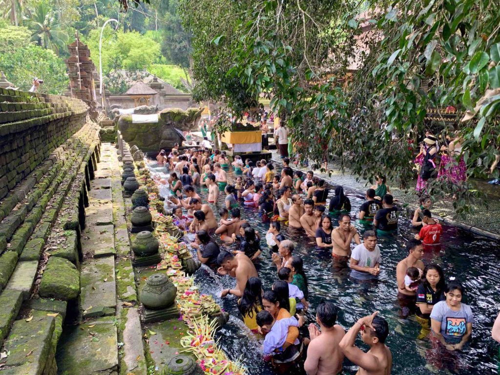 crowds-at-tirta-empul-water-temple-ubud-bali