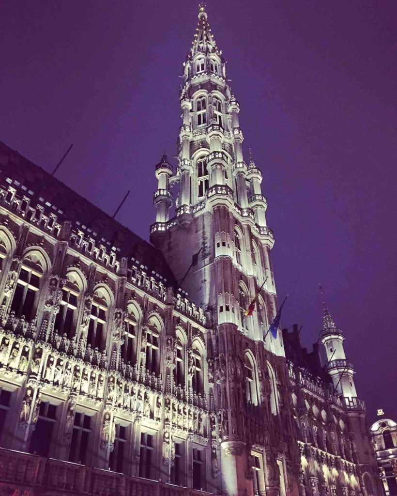 brussels-town-hall-lit-up-at-night