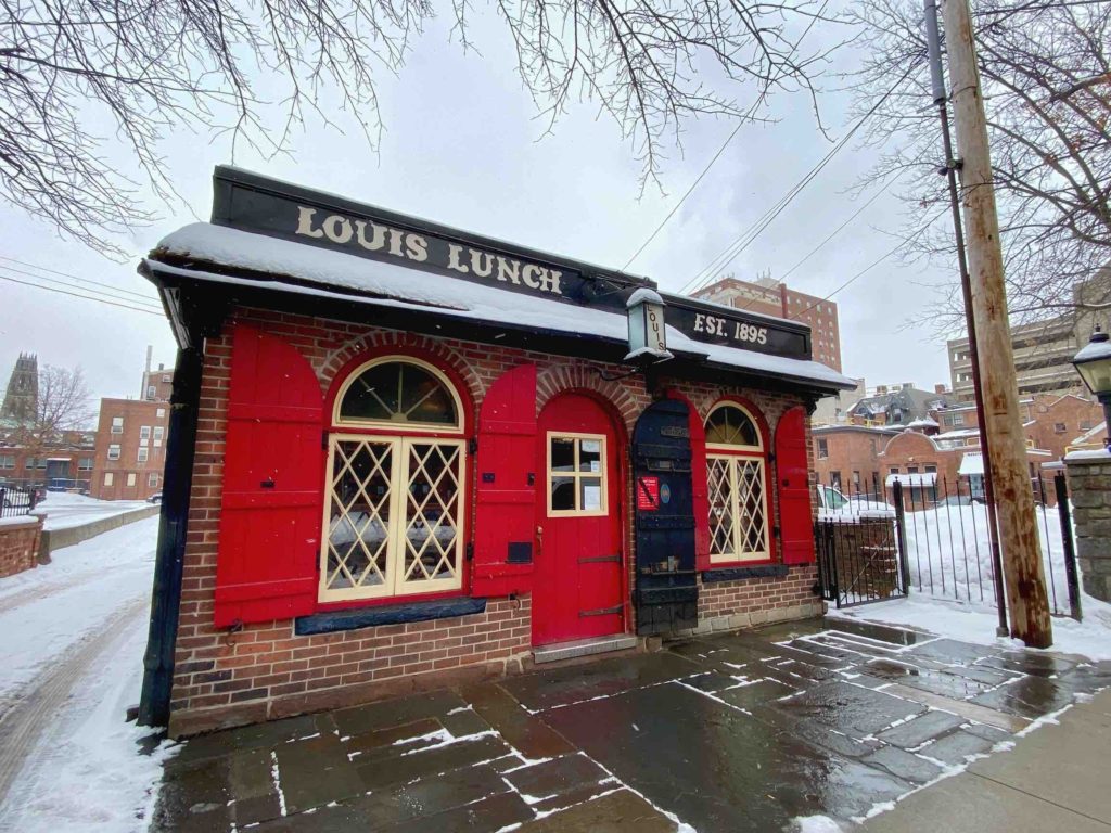 louis-lunch-tiny-restaurant-in-new-haven
