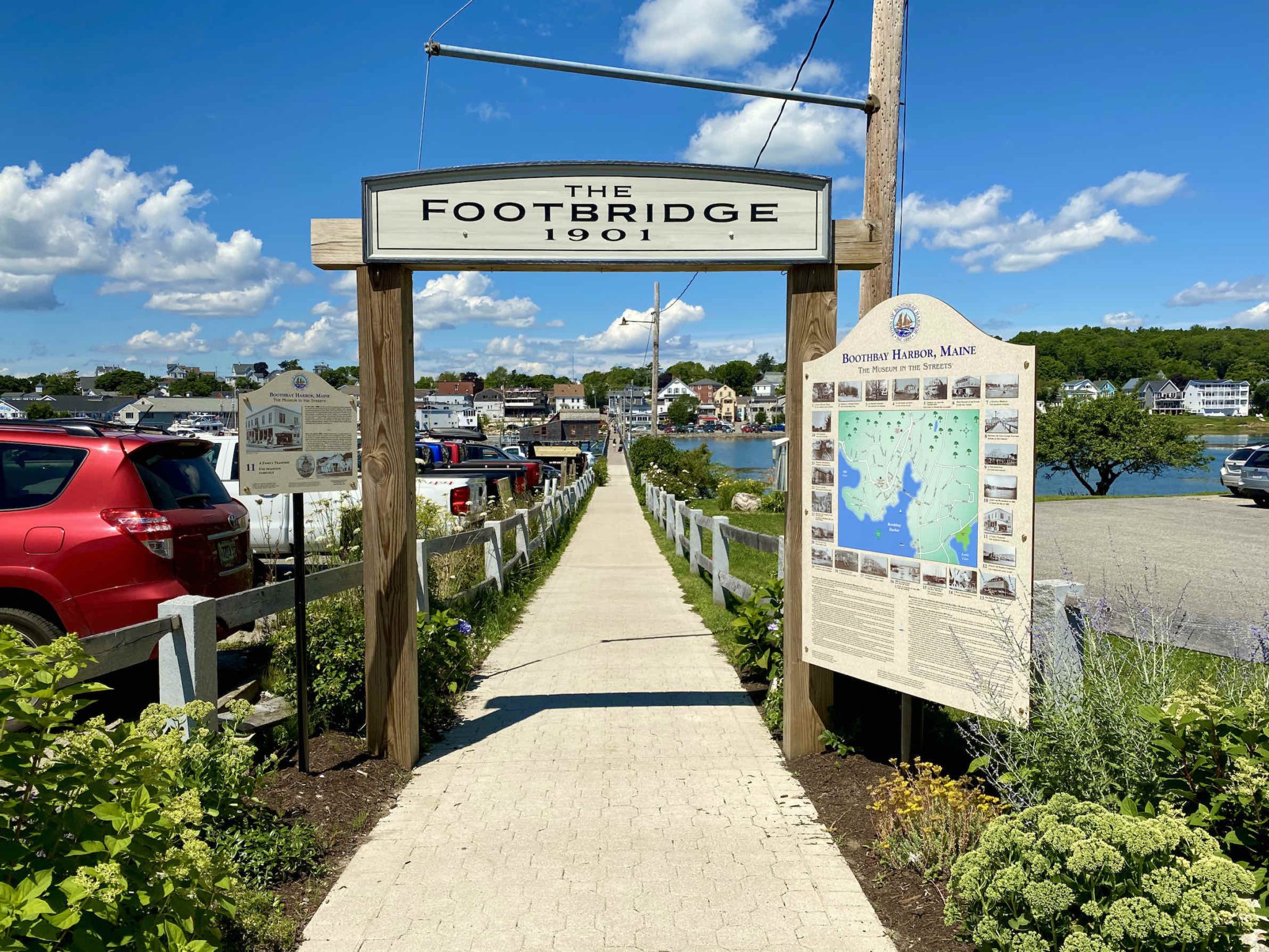 boothbay-harbor-in-midcoast-maine-footbridge